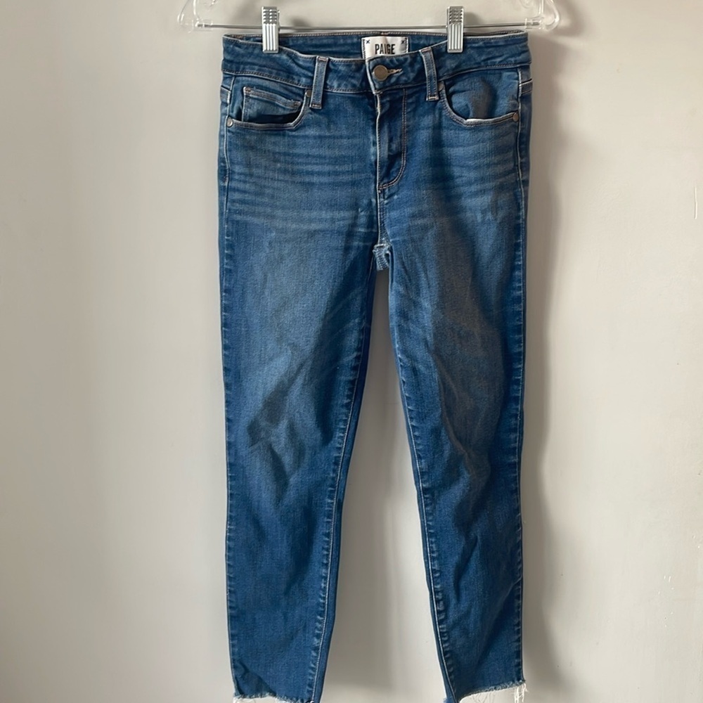 PAIGE, waist 27, medium wash Verdugo crop blue stretch skinny jeans frayed hem